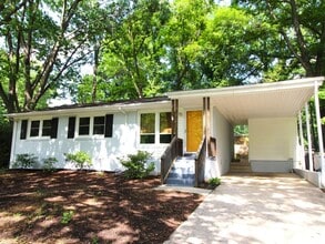 Building Photo - 2904 Shamrock Dr