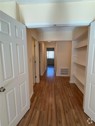 Building Photo - 3575 Oakvale Rd