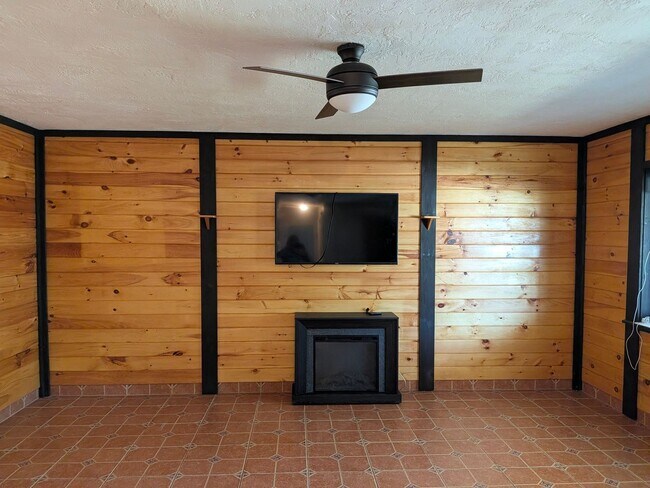 Building Photo - Lovely large 2/2/1 in Beverly HIlls