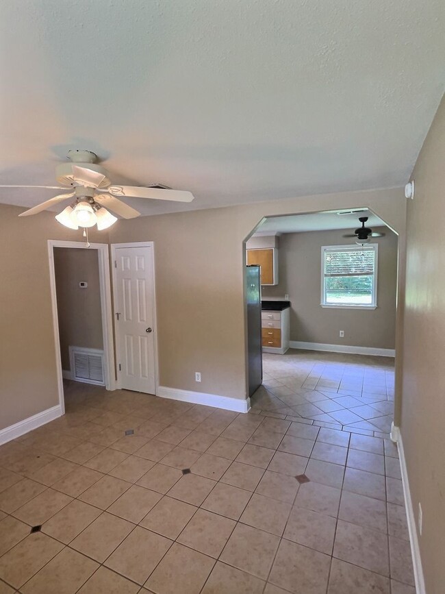 Building Photo - 3 Bedroom home located in the Golf Cart District of Ocean Springs
