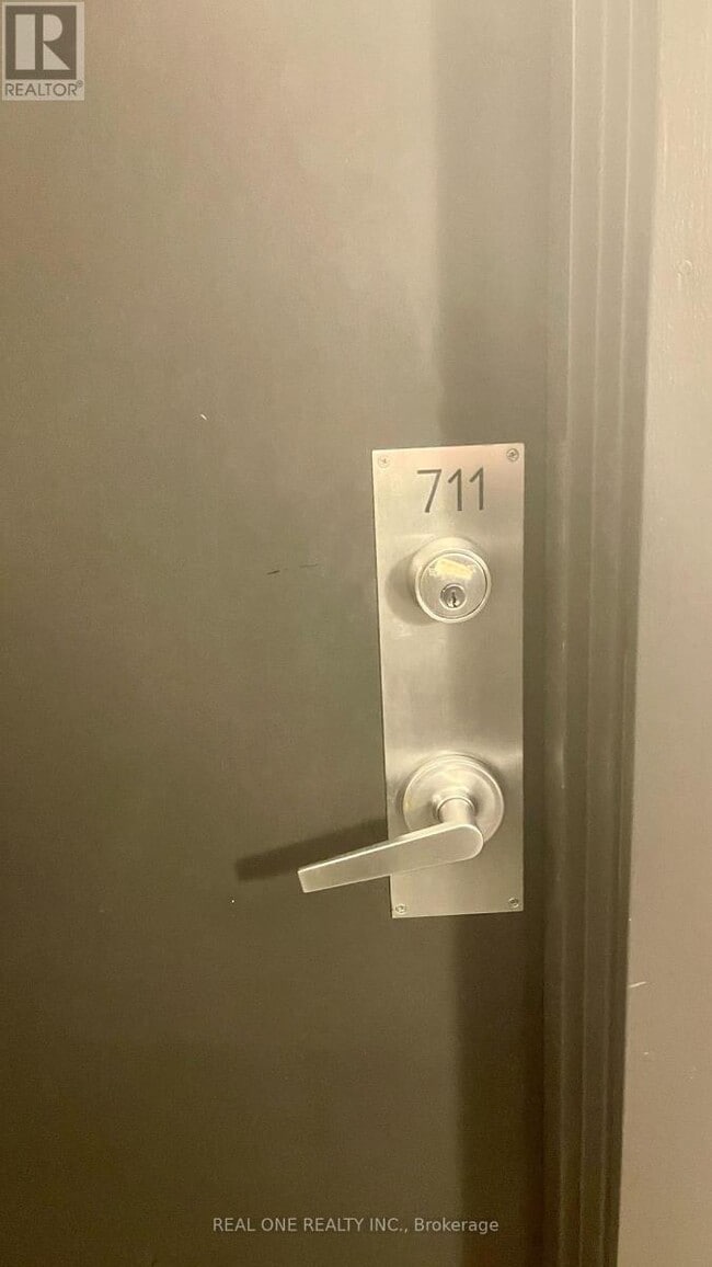 Building Photo - 2885 Bayview Ave