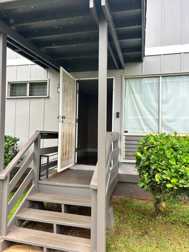 Building Photo - Spacious 3-Bedroom Townhouse in Pearl City...