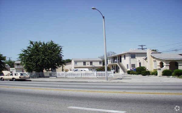 Primary Photo - 2835-2847 Mountain View Rd