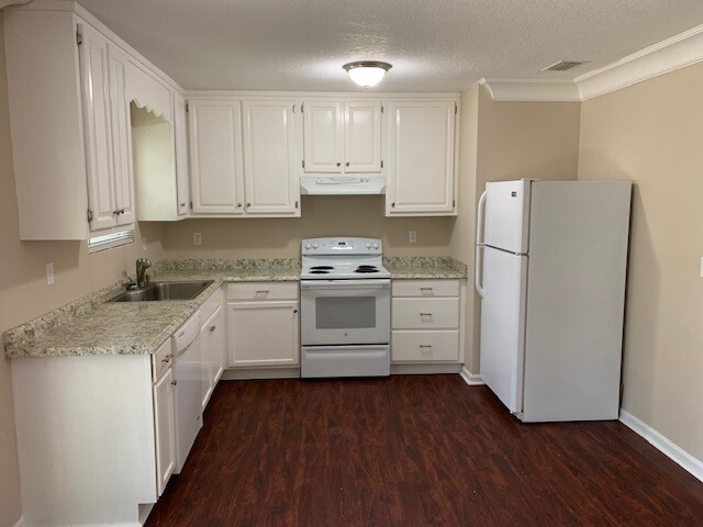 Building Photo - Beautiful 3-bedroom 1 bath in Lake Park!