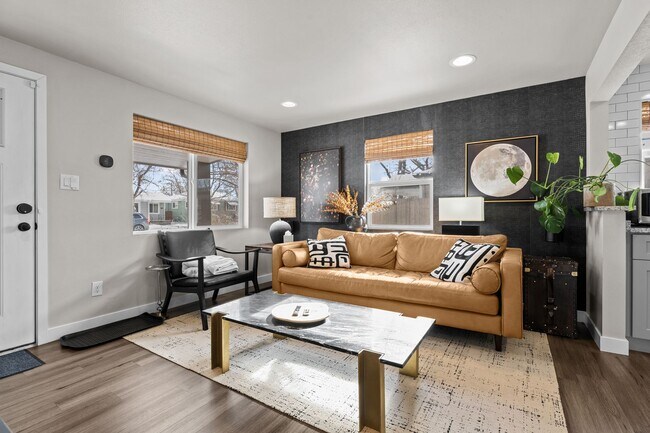 Foto del edificio - Gorgeous furnished 3 Bed bungalow in Berkeley!