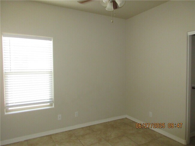 Foto del edificio - 945 Sheldon Ave