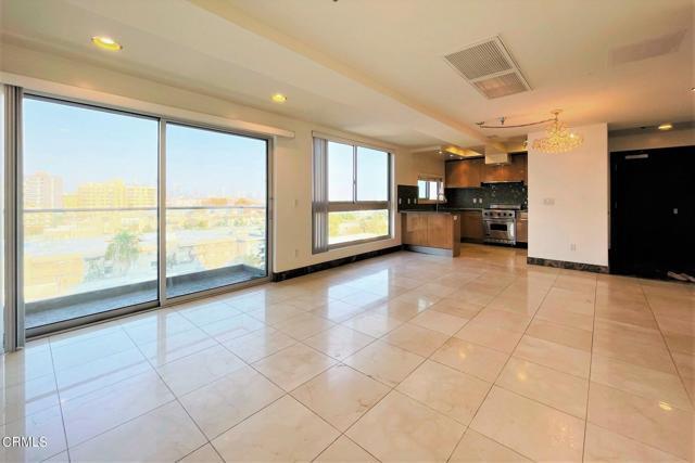 Building Photo - 702 S Serrano Ave