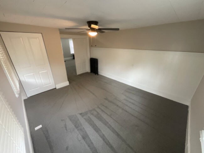 Building Photo - 28 E Schaaf Rd