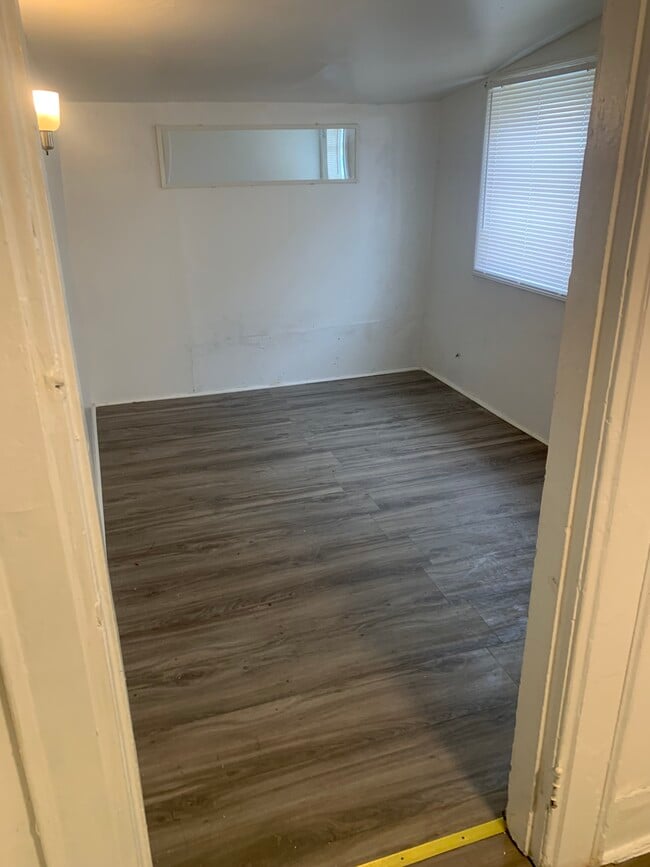 Building Photo - 311 Lee St W