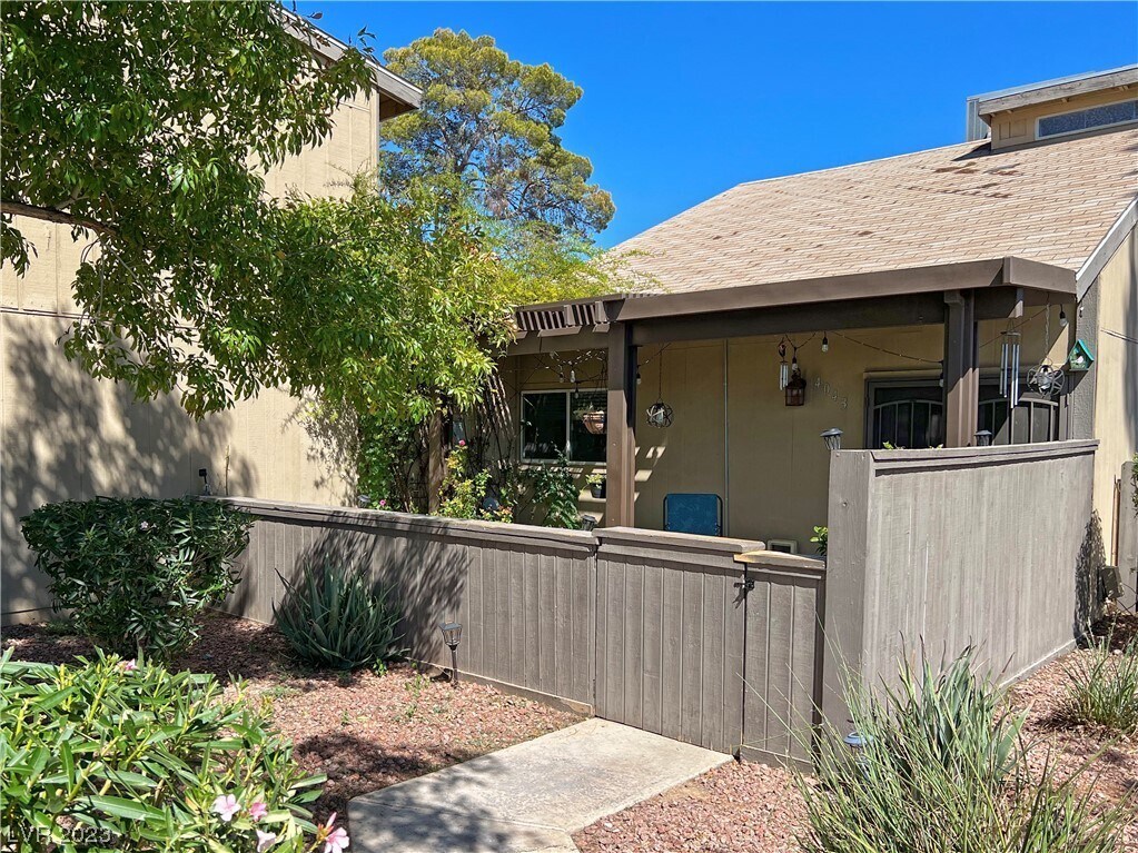 Foto principal - 4043 Village Square