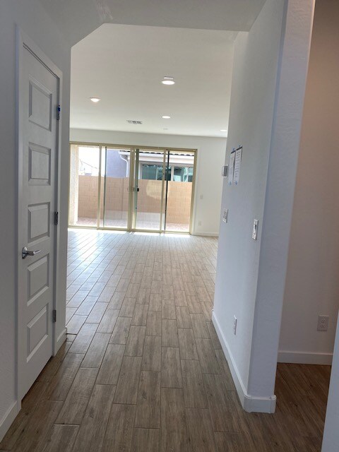 Building Photo - 9907 E Tiburon Ave