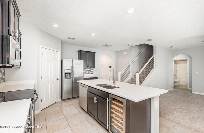 Building Photo - 112 Alamere Dr SW
