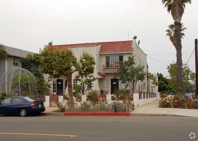 Building Photo - 902 16th St