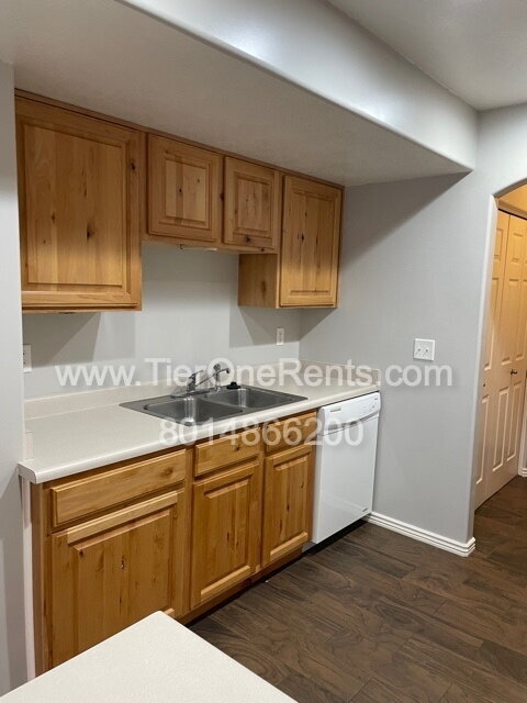 Building Photo - NO DEPOSIT option available for qualified ...