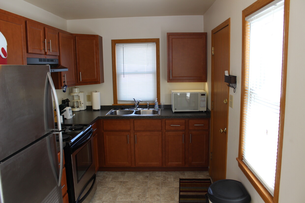Primary Photo - 3310 N Dousman St