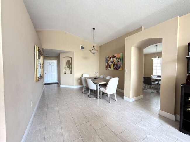 Foto del edificio - 775 NW 165th Ave