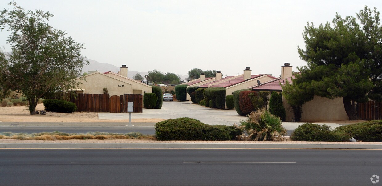 Foto principal - 12245 Navajo Rd