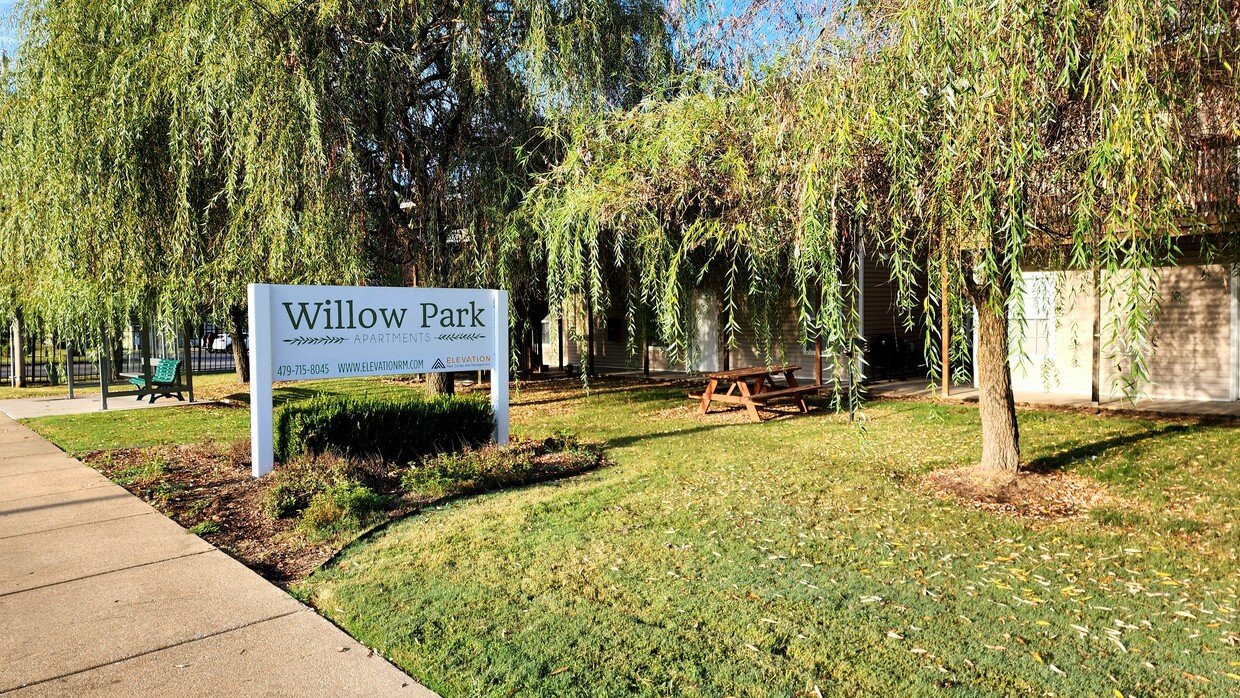 Foto principal - Willow Park Apartments - CALL FOR NEW SUMM...