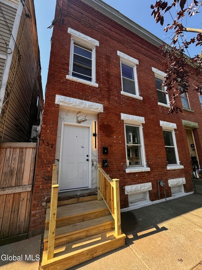 Building Photo - 132 4th Ave