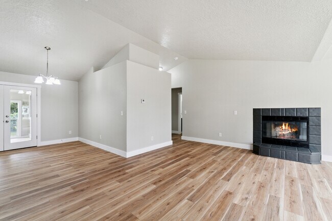 Building Photo - 1305 W Yost Ct