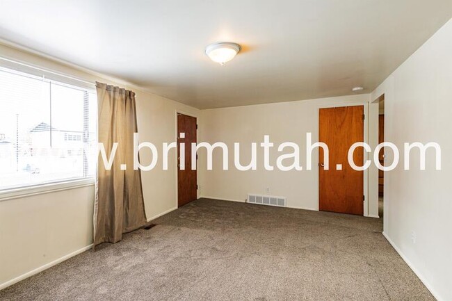 Building Photo - 775 E Johnsonway Dr