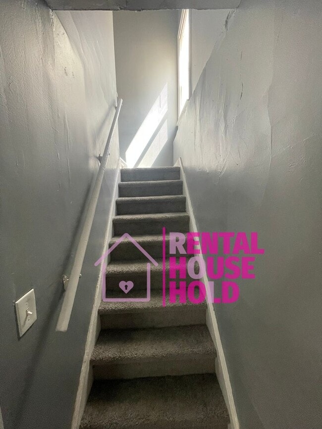 Building Photo - 3 Bedroom 1 Bath Single Family Home Locate...