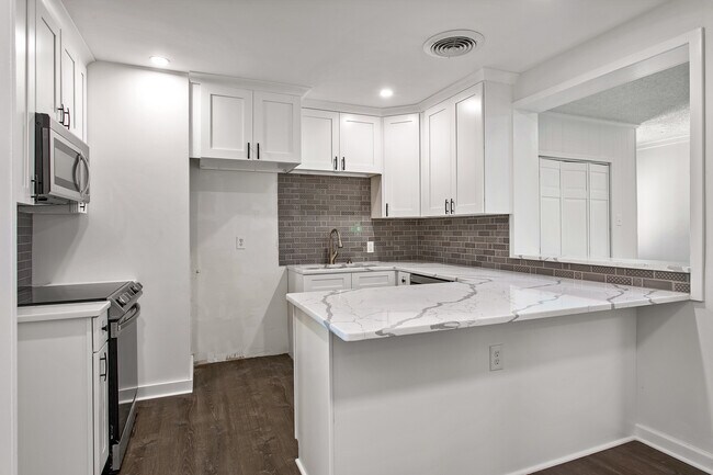 Building Photo - 6605 Fitzhugh Ave