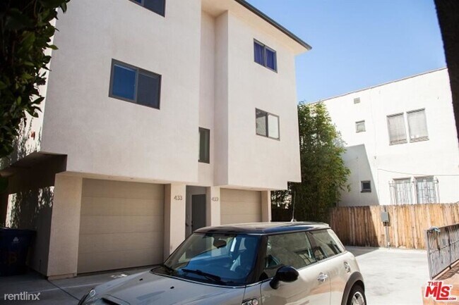 Foto del edificio - 2 br, 2.5 bath House - 433 N Curson Ave