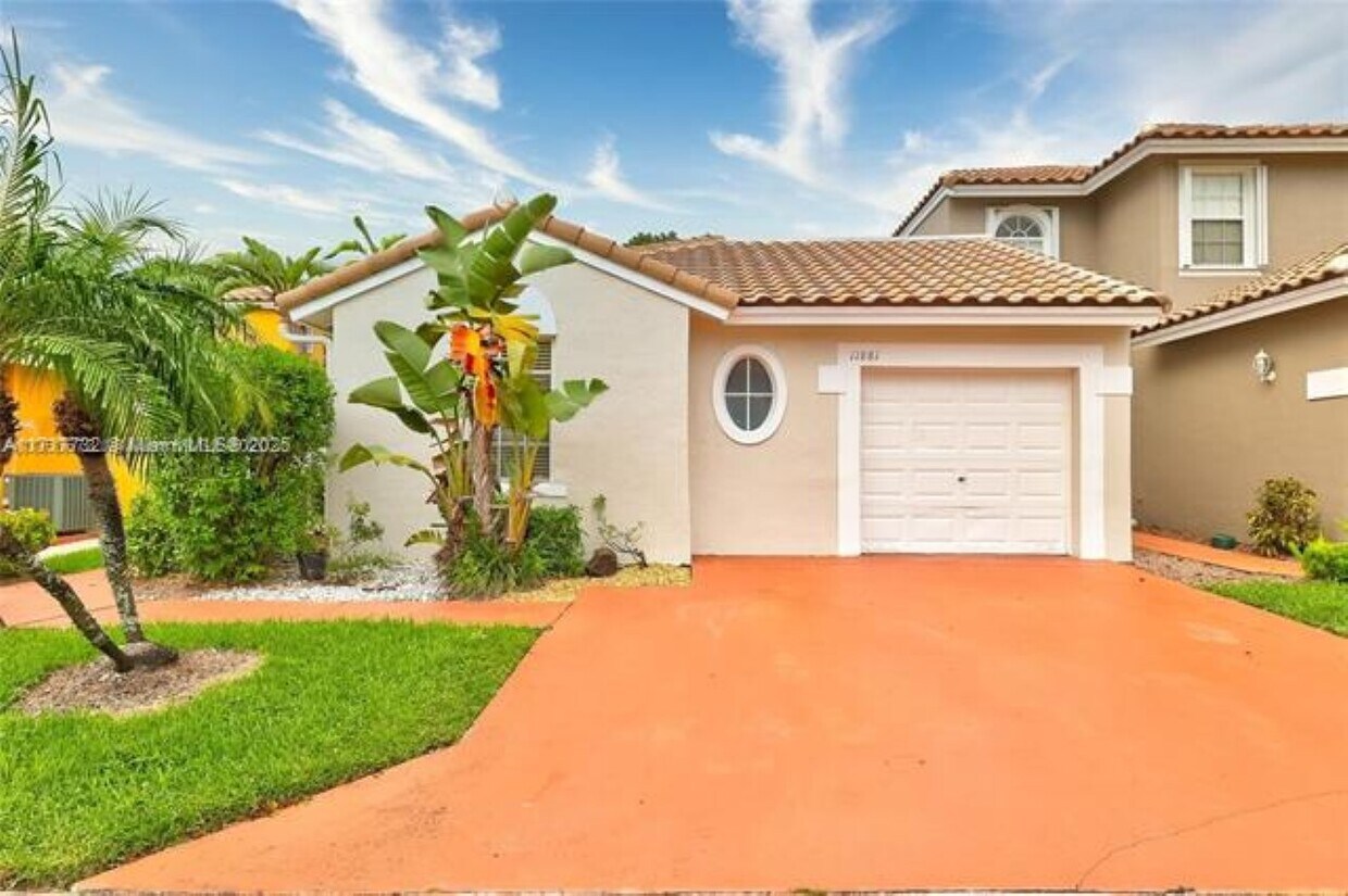 Foto principal - 11881 NW 57th St