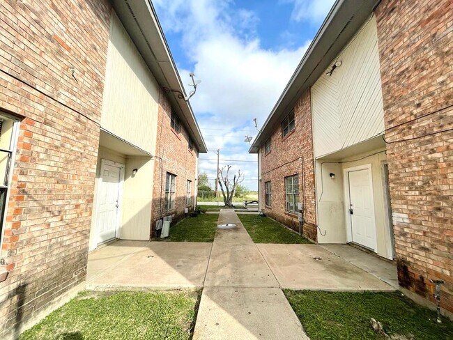 Foto del edificio - 712 E Sugarcane Dr