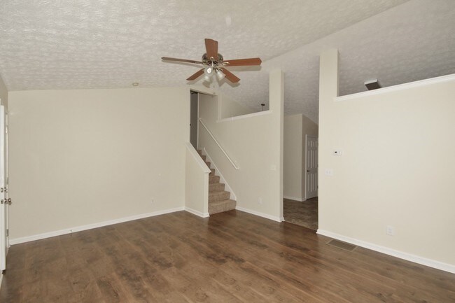 Foto del edificio - 5084 Holly Hock Dr