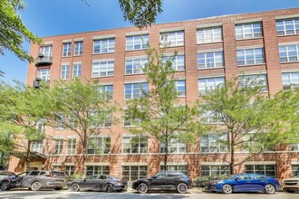 Building Photo - 1735 N Paulina St