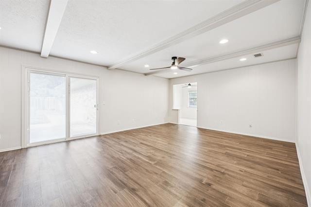 Building Photo - 1800 Midcrest Dr