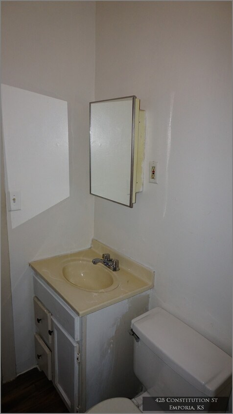 Primary Photo - 428 Constitution St