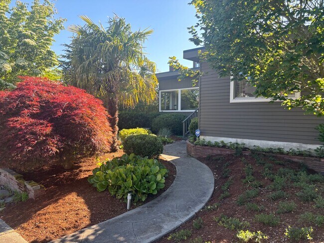 Building Photo - Welcome Home - Stunning Water/MNT Views!!!