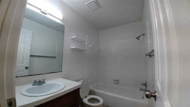Building Photo - 3008 Manor Ln