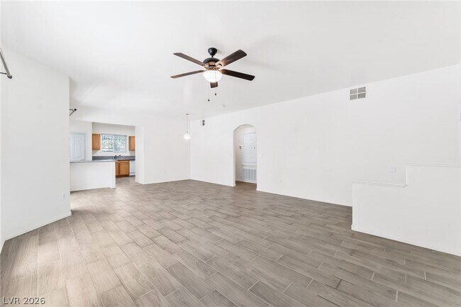 Foto del edificio - 6164 Pine Villa Ave