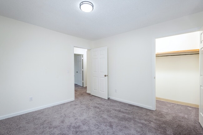 Bedroom (both bedrooms are identical) - 597 Huntington Pky