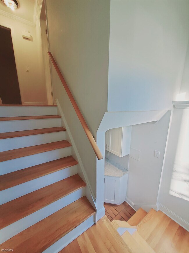Building Photo - 1 br, 1 bath Townhome - 7 Reynolds Pl Unit B