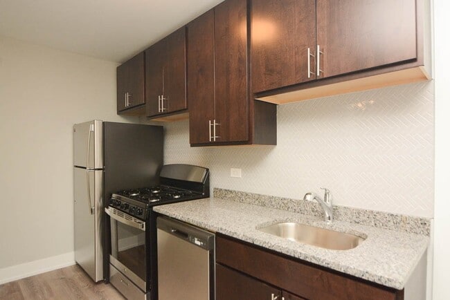 Foto del edificio - 824 W Cornelia Ave