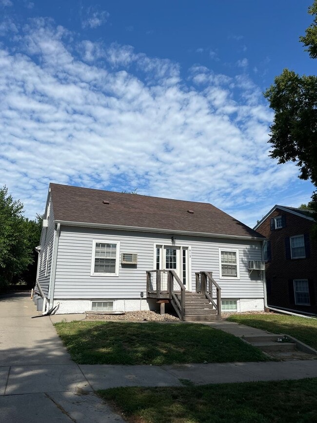 Building Photo - 913 S 1st Ave