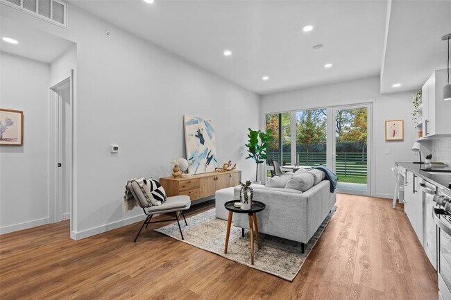 Foto del edificio - 4004 Banister Ln