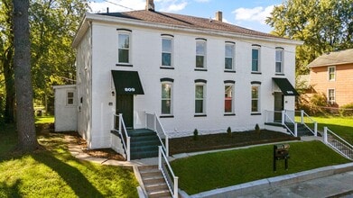 Building Photo - 809 Belle Ave