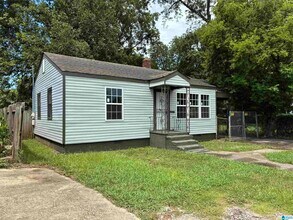 Building Photo - 724 Graymont Ave W