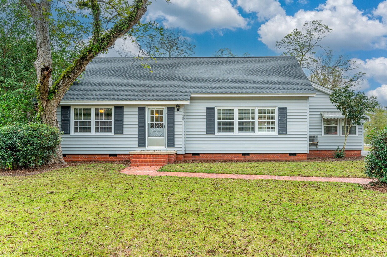 1229 S 2nd St, DeFuniak Springs, FL 32435 House Rental in DeFuniak