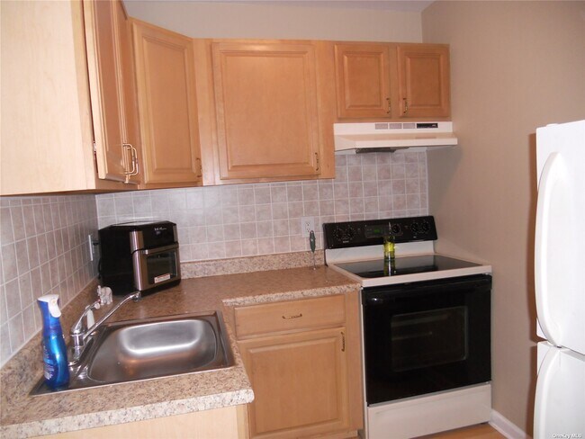 Building Photo - 38 Chelsea Dr