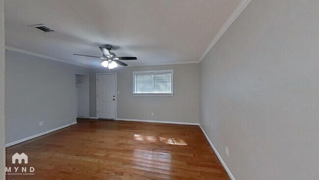 Foto del edificio - 8684 Chestnut Ln