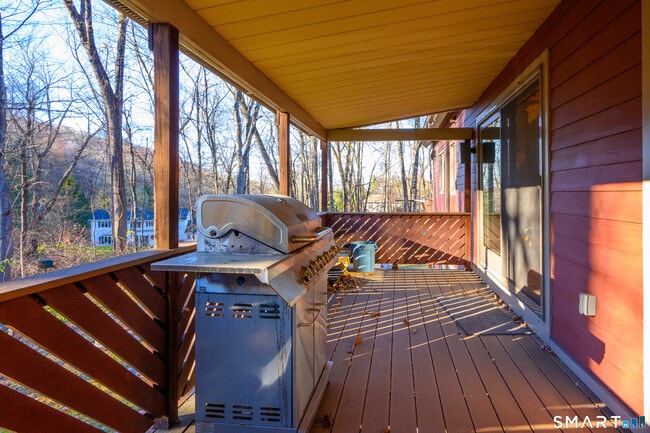 Building Photo - 7 Candleview Dr