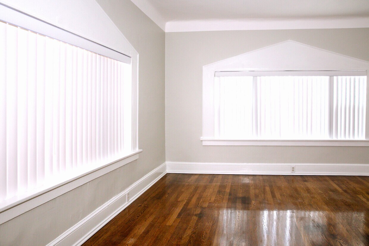 Foto principal - 915 E River Ave