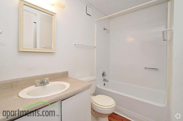 Bathroom - Pelican Pointe Apartments